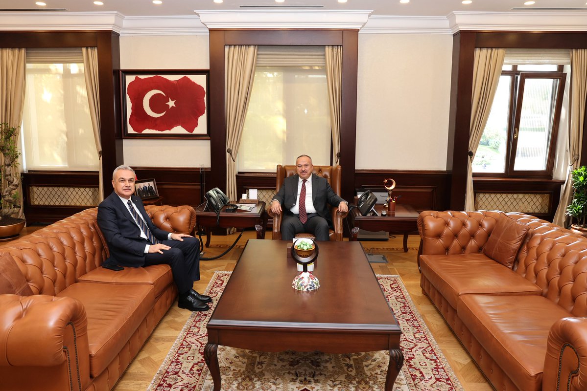 aydinmsavas's tweet photo. 📍Emniyet Genel Müdürlüğü

Emniyet Genel Müdürümüz Sayın Ali Fidan'ı ziyaret ettik.

Nazik misafirperverliği ve ilgileri için Sayın Genel Müdürümüze teşekkür ediyorum. https://t.co/IdXFHarMTp