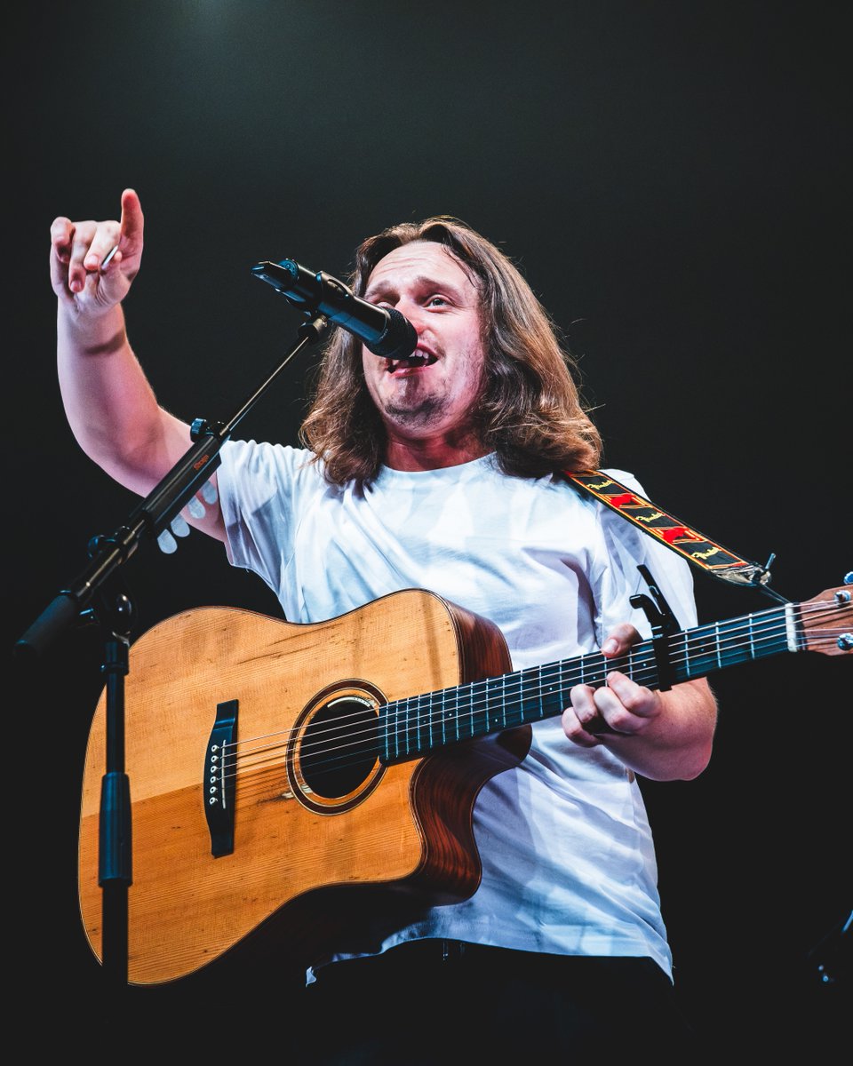 O2AcademyGla's tweet photo. Throwback to this night to remember with @JamieWebster94 at #O2AcademyGlasgow 🤩

An electric atmosphere, unforgettable moments and a crowd singing every word. 🎶

📸 @AdamHMatthews 

O2 Academy Glasgow - 22.09.2026 https://t.co/VThgPrwCwb