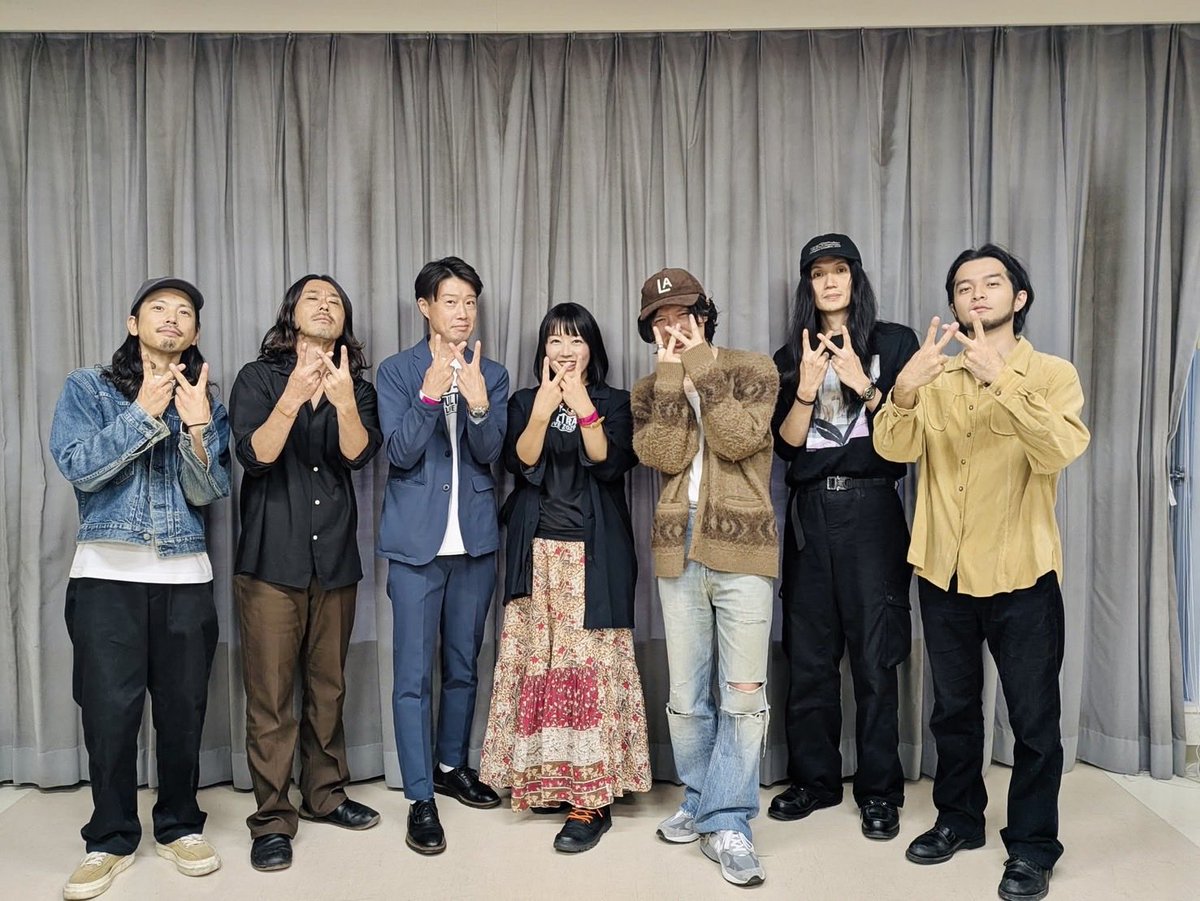 laughhiroki's tweet photo. 昨日のぴっぷウルトラライブでの写真📸

実行委員長の #笠原二三男さん

#ZIONさん
#No18さん

MC &ライブの #児玉梨奈ちゃん

アンバサダーの #めいめいちゃん

ZIONさん、No.18さん
めちゃくちゃカッコよかったな〜😭

児玉梨奈ちゃんにはMCで助けられライブで感動させられ🥹

こんな胸熱なフェスを企画してくれた笠原さんに感謝です❗️最高のフェスでした‼️

こんな豪華メンバーに囲まれ、47歳のおっさん芸人、少し緊張しとりますw

#ぴっぷウルトラライブ
#比布町
#ZION
#No18
#児玉梨奈
#笠原二三男
#めいめい
#ラフチケット