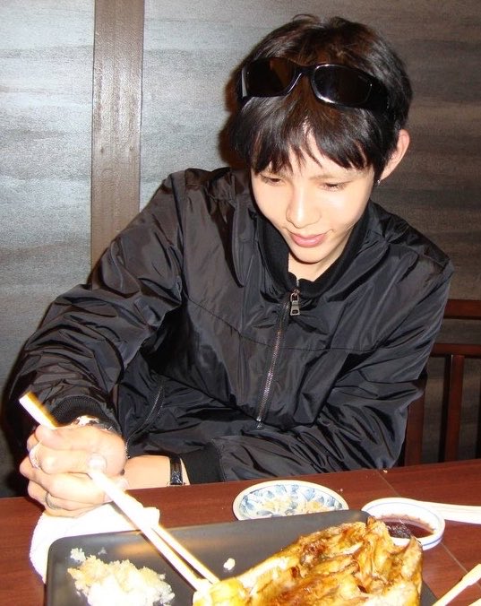 __taro__milktea's tweet photo. โชทาโร่บอกว่าช่วงวันหยุดผมยาวแร้ว มะวานก็เลยตัดใหม่ ฮรี่ๆๆๆ ดีใจอ่ะ เก็บทรงนี้ไว้นานๆ https://t.co/YSLnVtl0sW
