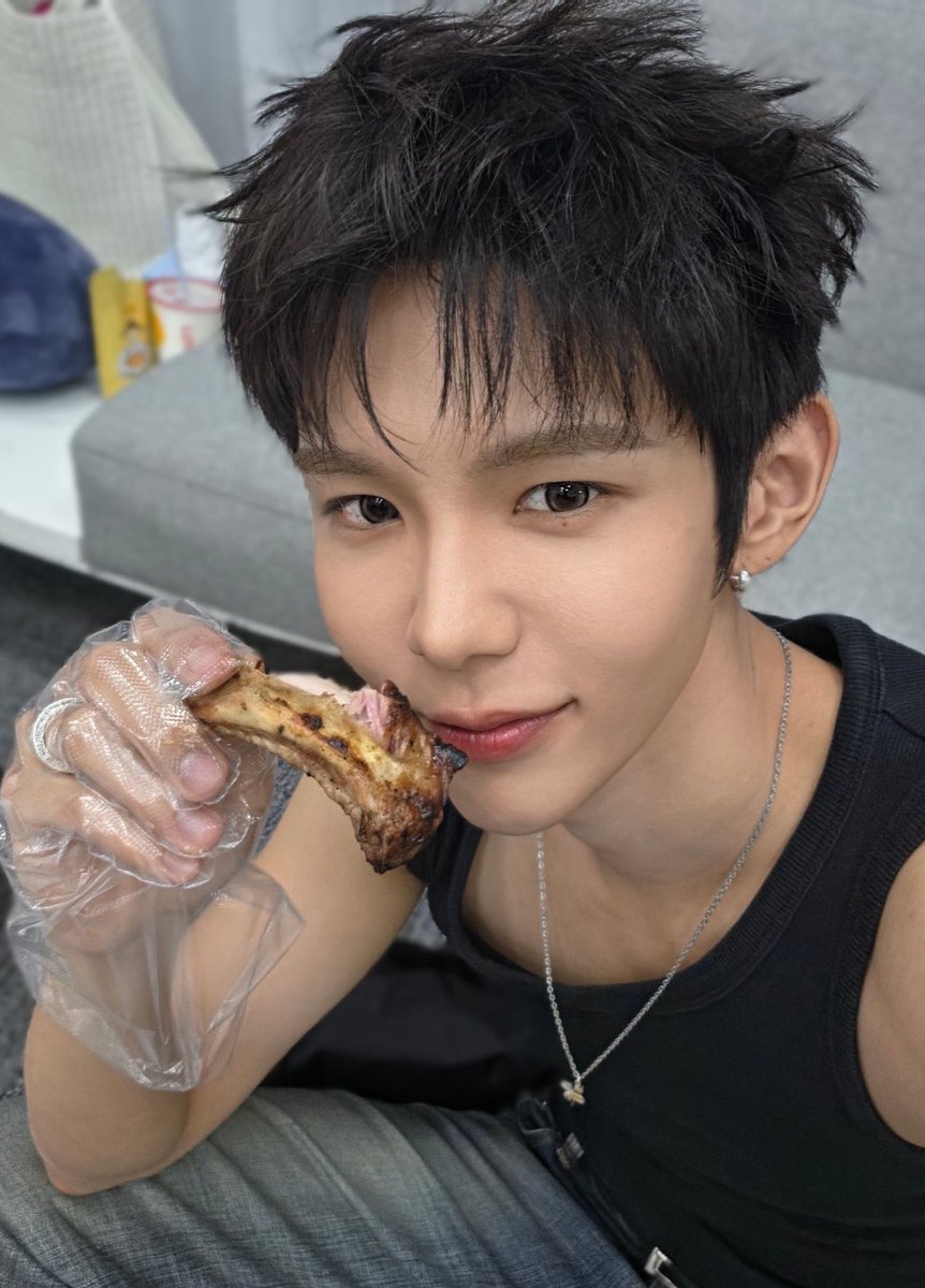 __taro__milktea's tweet photo. โชทาโร่บอกว่าช่วงวันหยุดผมยาวแร้ว มะวานก็เลยตัดใหม่ ฮรี่ๆๆๆ ดีใจอ่ะ เก็บทรงนี้ไว้นานๆ https://t.co/YSLnVtl0sW