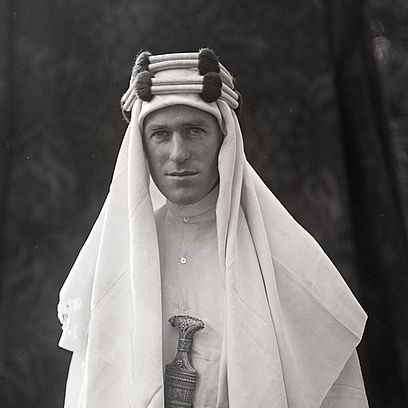 RspctbleFncr's tweet photo. “4 million British Muslims? The East has crossed the seas. The tribes endure. Perhaps England herself has at last remembered the desert.”

“OY OY OY CUZZYYYY 😭😭 kusmeh bro what is man WEARIN ehnit 😭 dressed full sheikh uno 😭”

“Remarkable.” https://t.co/yrBuQzSS1G