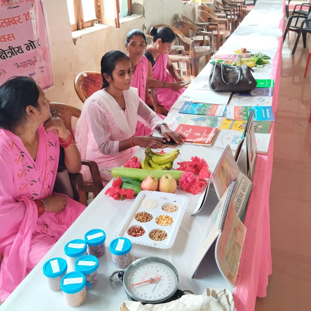 ICDSBAHRAICH01's tweet photo. सेवा और समर्पण से बनेगा स्वस्थ समाज। पोषण माह एवं सेवा संकल्प अभियान के क्रम में बाल विकास परियोजना एवं पुष्टाहार, बहराइच की यह प्रेरक पहल। #HamariAnganwadiHamariJimmedari #MaaSangPoshan #HarAnganwadiAMCkKiSajhedari https://t.co/8px4DRuLMR