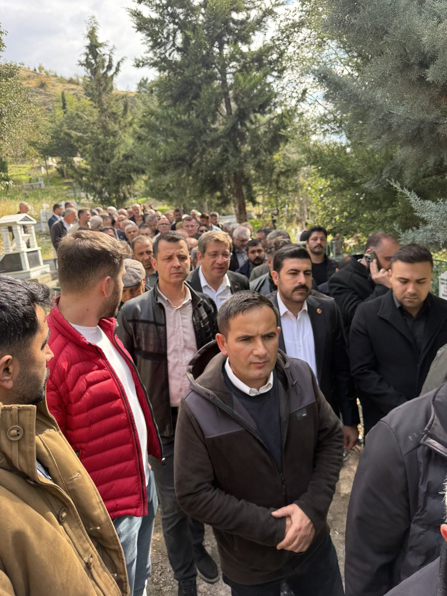 osmkya06's tweet photo. Devlet Memurları Konfederasyonu Genel Sekreterimiz ve Devlet Memurları Sendikası Genel Başkanı Sn. Tuncay CENGİZ’in kıymetli annesinin cenaze törenine katılım sağladık.

Merhumeye Yüce Allah’tan rahmet; başta Sn. Tuncay CENGİZ olmak üzere ailesine, yakınlarına ve sevenlerine sabır ve başsağlığı diliyorum.

Mekânı cennet, makamı âli olsun. Rabbim ailesine sabr-ı cemil ihsan eylesin.