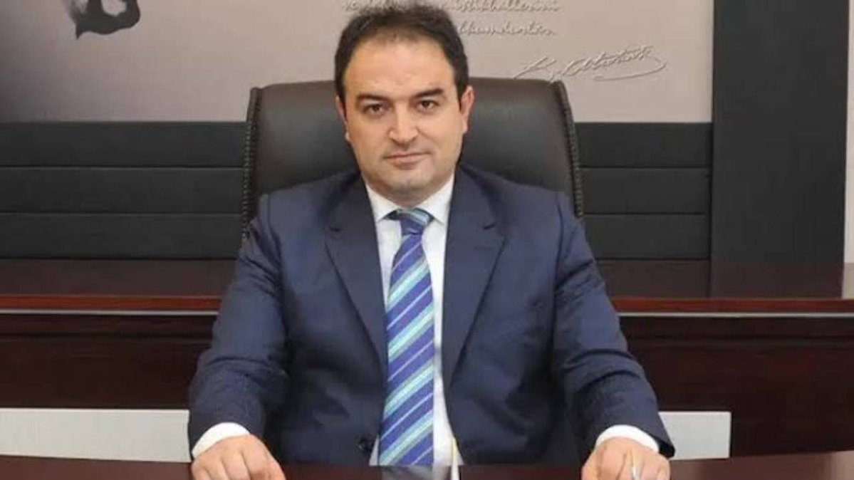 BirGun_Gazetesi's tweet photo. AKP'de Fatma Betül Sayan Kaya’ya rakip çıktı

Fatma Betül Sayan Kaya'nın ardından AKP'li bir ismin daha fon vurgunundan nemalandığı iddia edildi. AKP'den iki kez milletvekili adayı olan eski bürokrat Osman Arıkan Nacar’ın ise fondan 20 milyar kazandığı iddia edildi

Haberin tamamı: 
https://t.co/ni1ww0kRu2