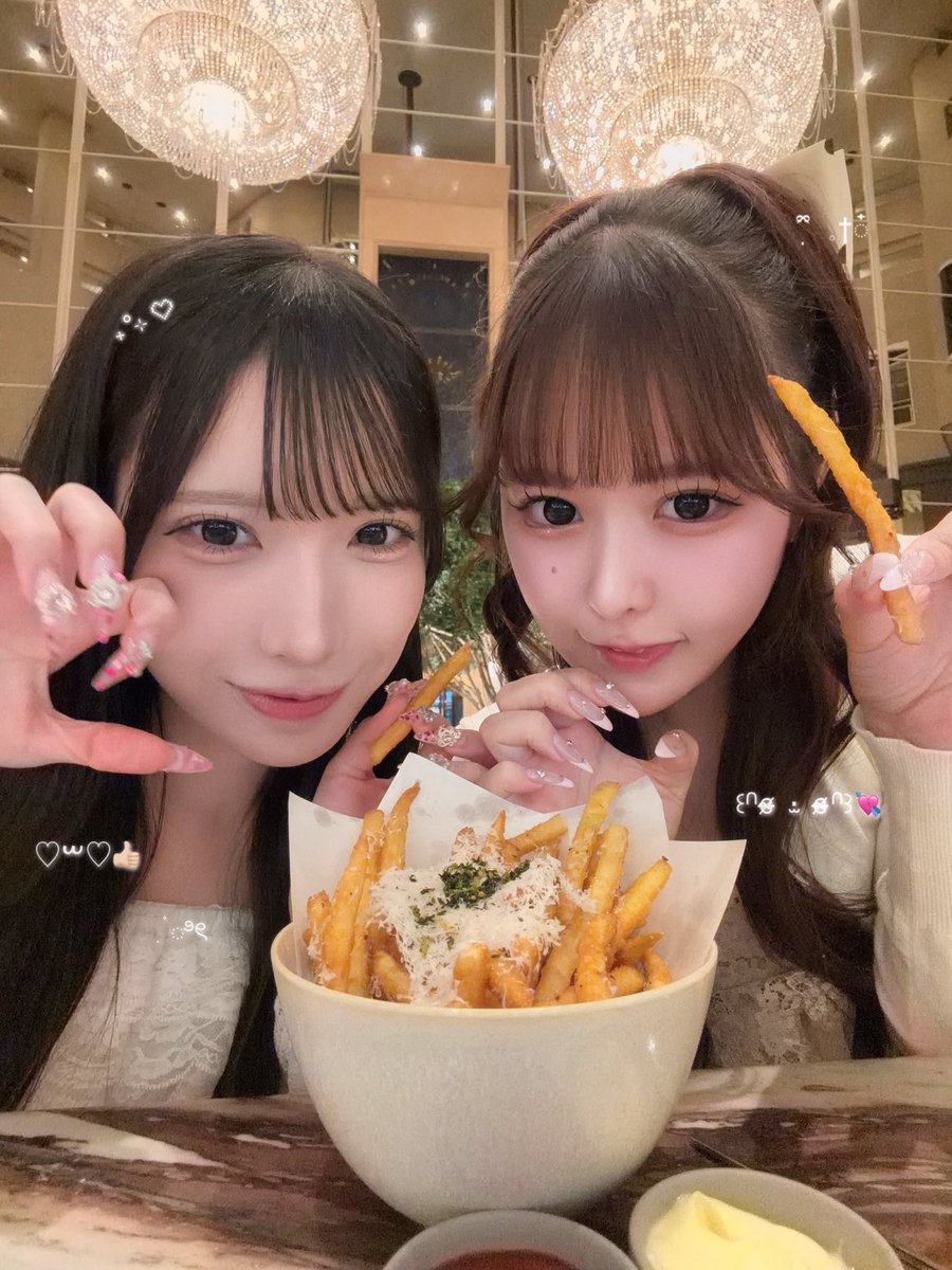 sss_ri_3_e's tweet photo. ポテ活૮₍˶ᵔ ᵕ ᵔ˶₎ა🍟💛
(しっかりパフェも食べたー♩あまいとしょっぱい神) https://t.co/Bu6hGPhcsf