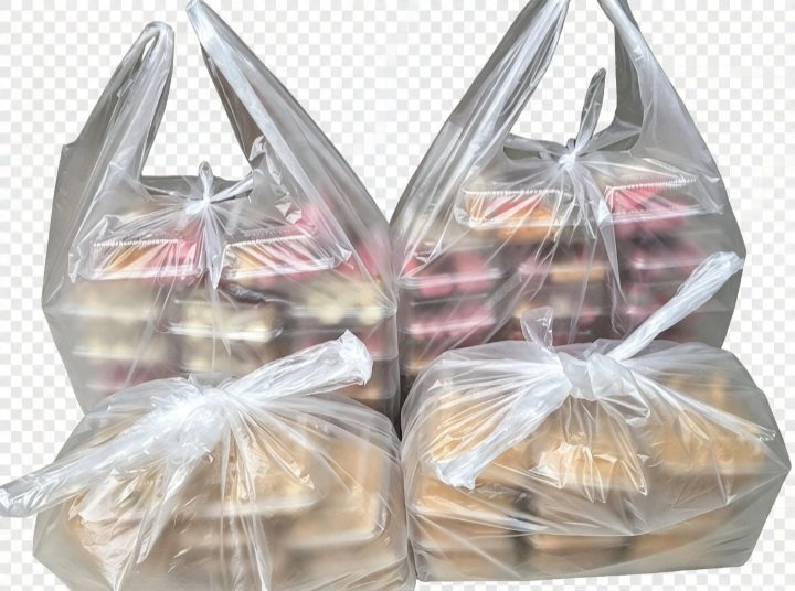 Charmooxk's tweet photo. ส่งอาหารผู้ประสบภัยค่ะ
ของด้อมอิงล็อต 45 กล่อง 
ของร้านเราทำ+เพิ่มไปอีก

ที่เลือกส่ง ตามซอกซอย เพราะซอยฉลองกรุง และ คุ้มเกล้า ที่เป็นซอยเล็กๆ น้ำท่วมขัง ยังไม่มีหน่วยงานไหน เข้าช่วยค่ะ 
และตอนนี้ฝนจะลงมาอีกแล้ว 🥹

ขอให้คนที่ร่วมสมทบกับหนู และคนที่ผ่านมาเห็นโพสนี้ ได้บุญร่วมกันนะคะ  อนุโมทนาบุญค่ะ 🙏

#น้ำท่วม