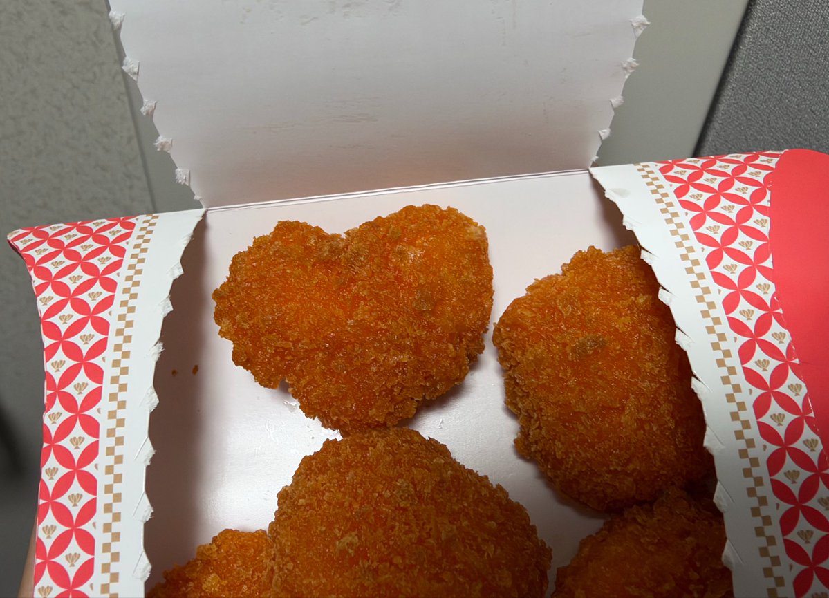 Rosesamadazo's tweet photo. すみません、この子は伝説のハート型プリプリエビプリオですか？ https://t.co/r0Lr15WyG6