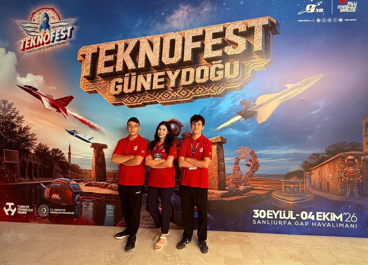 ispartamem's tweet photo. 🇹🇷🚀 TEKNOFEST 2026’dan Isparta’ya Türkiye 3.’lüğü ve 6.’lığı

🏆 TEKNOFEST 2026’da Isparta’mızı temsil eden öğrencilerimiz, farklı yarışma kategorilerinde elde ettikleri Türkiye 3.’lüğü ve Türkiye 6.’lığı ile önemli başarılara imza attı.

🥉 İnsanlık Yararına Teknolojiler Yarışması Eğitim Teknolojileri Kategorisi’nde mücadele eden Kuzey Işıkları Teknoloji Takımımız, geliştirdiği projeyle Türkiye 3.’sü oldu. Mehmet Necati Akel Yatılı Bölge Ortaokulu öğretmeni İsmail ABACI danışmanlığındaki takımda; Mehmet Necati Akel Yatılı Bölge Ortaokulu öğrencilerimiz Kezban Zümra ÖZDEMİR ve Ceylin Naz KUL ile Yalvaç Bilim ve Sanat Merkezi öğrencimiz Elif ÇELİK yer aldı.

🛠️ TEKNOFEST 2026 Mesleki Yetenek Yarışması’nda Tenzile Erdoğan Anadolu Lisesi öğrencilerimiz Alim Yaşar COŞKUN ve Dağhan ŞAHİN, danışman öğretmenleri Gamze ARGIT EĞREN rehberliğindeki İvmeli Gönye Takımı ile Türkiye 6.’sı oldu.

🏅 Türkiye dereceleriyle Isparta’mıza gurur yaşatan öğrencilerimiz ve danışman öğretmenlerimiz, Şanlıurfa GAP Havalimanı’nda gerçekleştirilen TEKNOFEST GÜNEYDOĞU kapsamında ödüllerini aldı.

🚀 Bilgilerini teknolojiyle, fikirlerini üretimle ve yeteneklerini tasarımla buluşturan öğrencilerimizi ve danışman öğretmenlerimizi gönülden tebrik ediyor, başarılarının artarak devam etmesini diliyoruz.

🇹🇷 Millî Teknoloji Hamlesi yolunda üreten ve geleceği şekillendiren öğrencilerimizle gurur duyuyoruz.

#TEKNOFEST2026 #TEKNOFESTGÜNEYDOĞU #MillîTeknolojiHamlesi #IspartaMEM
@tcmeb 
@Yusuf__Tekin 
@ISPARTAVALILIK 
@Abdullah_Erin47 
@recai_ocak