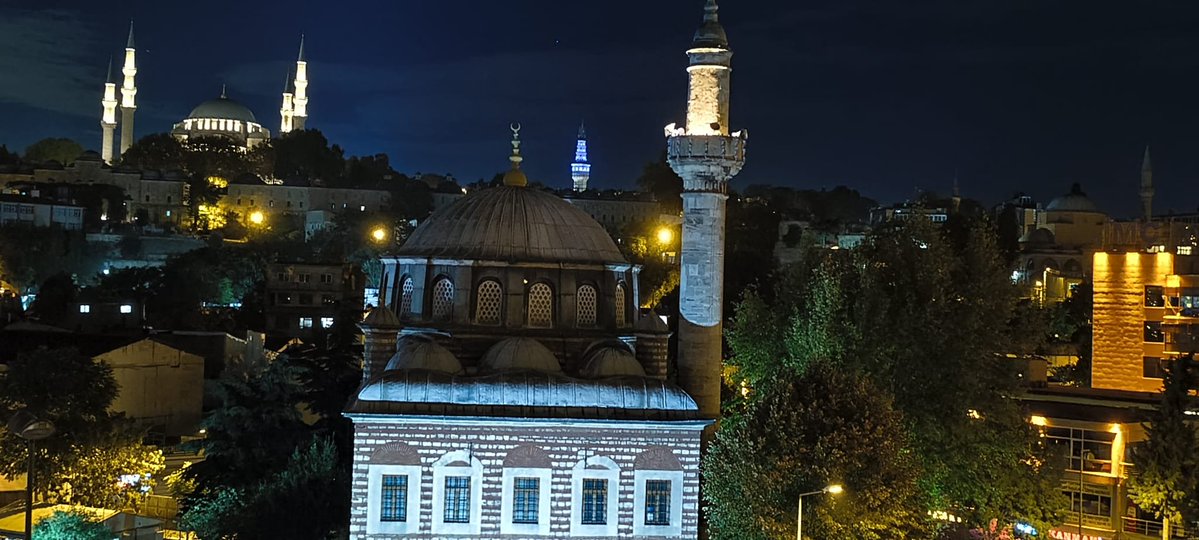 gonenlihoca's tweet photo. Dünyanın bütün sıkıntıları başına gelse, bütün insanlar düşman kesilse ; Allah’ı anınca hiç sıkıntın kalmaz. çünkü Rabb'in dilerse, hepsini bir anda yok eder. her üzüntünde hemen "Allah" de !
Gönenli Mehmed Efendi hazretleri #YAALLAH cc https://t.co/WiLCokgrhW
