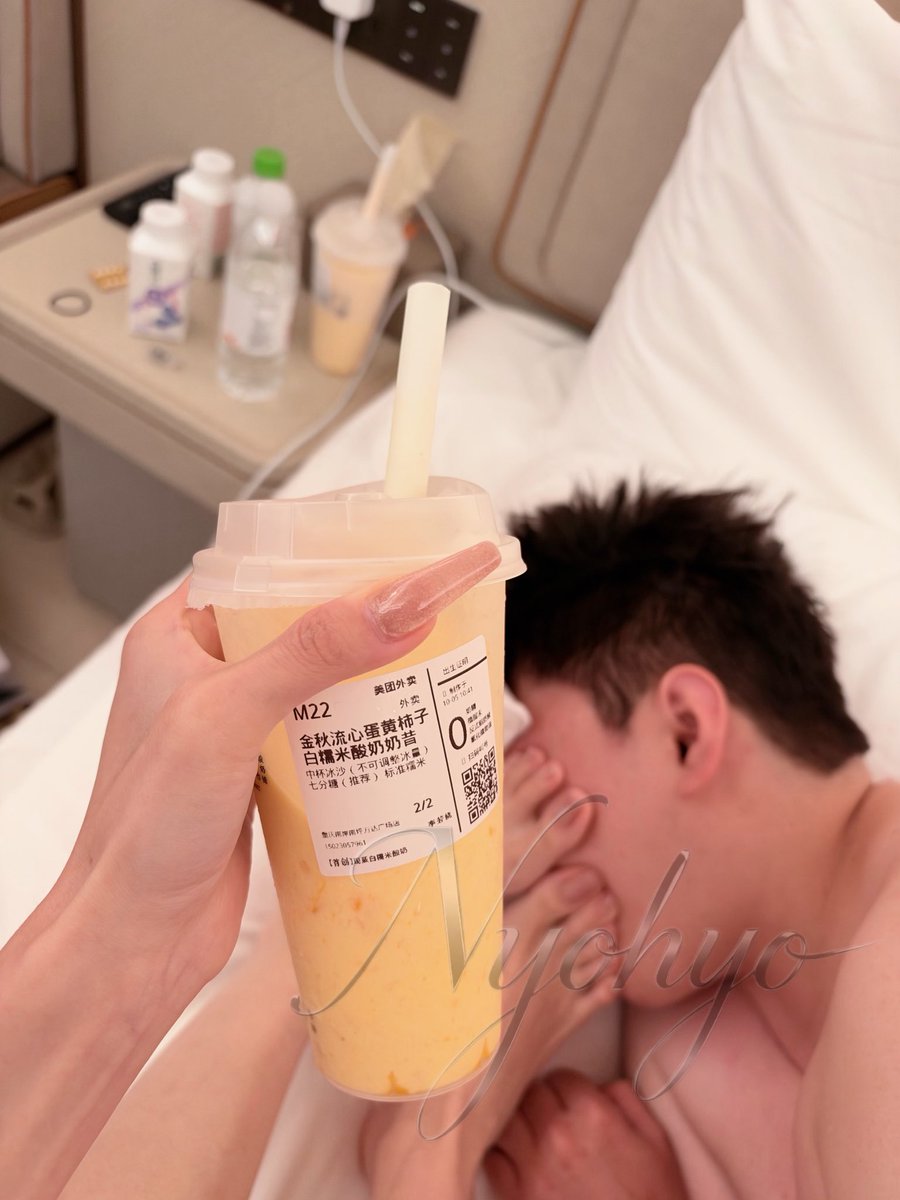 Nyohyoo's tweet photo. 品鉴一下! 
超级爱喝李若桃，虽然威海也有 但是来都来了怎么能不喝一口本地的呢🤓 https://t.co/QXiMrnEV6Q