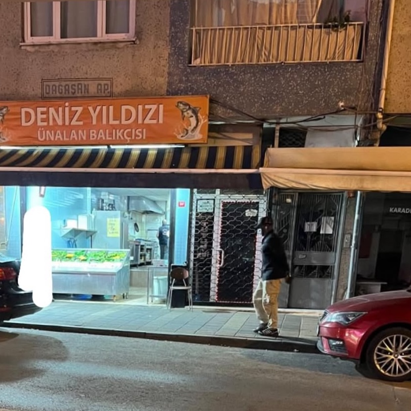 bosunatiklama's tweet photo. N'Golo Kante, Üsküdar'da tek başına dolaşırken görüntülendi. https://t.co/67un5tWtH3