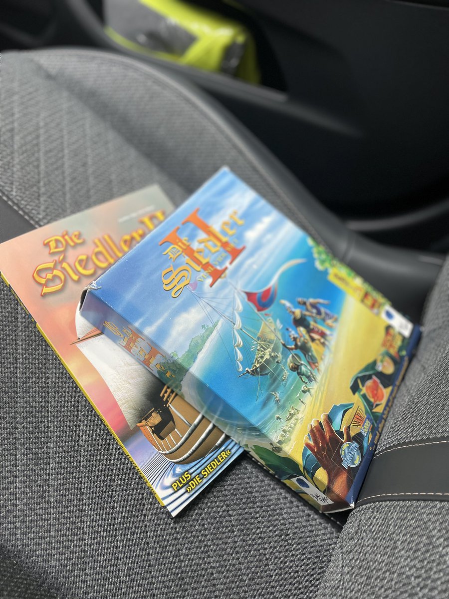 DanielZima's tweet photo. Kolega mi věnoval Big Box. Krásné gesto. Teď už jen doufám, že uvnitř není schovaný pracovní úkol. 😅
#BigBox https://t.co/aAAgn31Drx