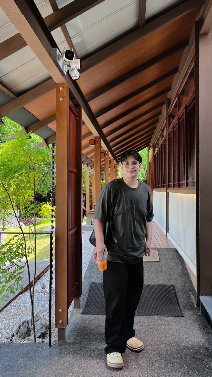 Broviiiii's tweet photo. มนุษย์หน้ายากสุดๆ #นครพนม #นครพนมในเมือง #คาเฟ่นครพนม https://t.co/Fn6Zdoy8wb