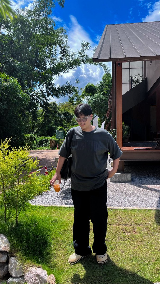 Broviiiii's tweet photo. มนุษย์หน้ายากสุดๆ #นครพนม #นครพนมในเมือง #คาเฟ่นครพนม https://t.co/Fn6Zdoy8wb