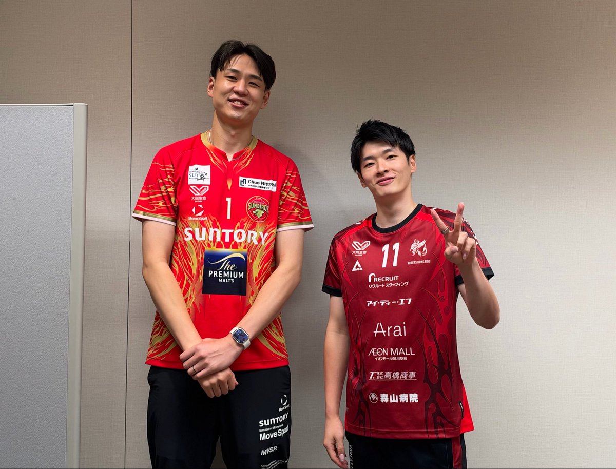voreas_official's tweet photo. 🏐2026-27 大同生命SV.LEAGUE 
オープニングカンファレンス🏐

10/24.25 開幕戦で対戦する
#サントリーサンバーズ大阪 #小野寺太志 選手と📸✨

いよいよ開幕まであと少し！
ヴォレアスと共に戦いましょう🐺🔥

#ヴォレアス北海道
#VOREAS #VOREAS10TH
#SVLEAGUE #バレーボール
#外崎航平 https://t.co/hCONXWo9We