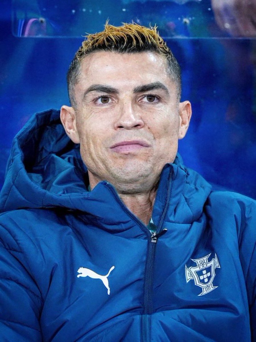 rorfour's tweet photo. @CR_7on @_iiyr7 الله اعلم مين الخنزير https://t.co/MQPevaQqWV