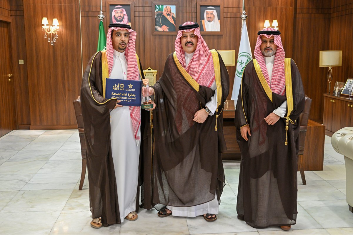 emara_hail's tweet photo. سمو #أمير_منطقة_حائل يستقبل الرئيس التنفيذي لتجمع حائل الصحي م.حاتم الرشدان، بمناسبة تحقيق مستشفى حائل العام المركز الثالث في جائزة "أداء الصحة" في دورتها الثامنة، مسار التميز في كفاءة الخدمات، بحضور مدير عام فرع وزارة الصحة بالمنطقة أ.سلطان المسيعيد. https://t.co/JwdNRBVlZo