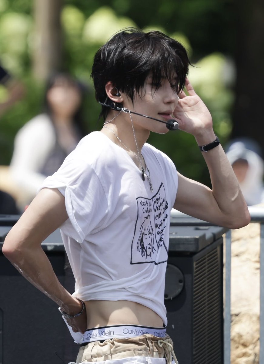 pusheenwon's tweet photo. sion waist 🤤🤤 https://t.co/rlBH7ggfh2