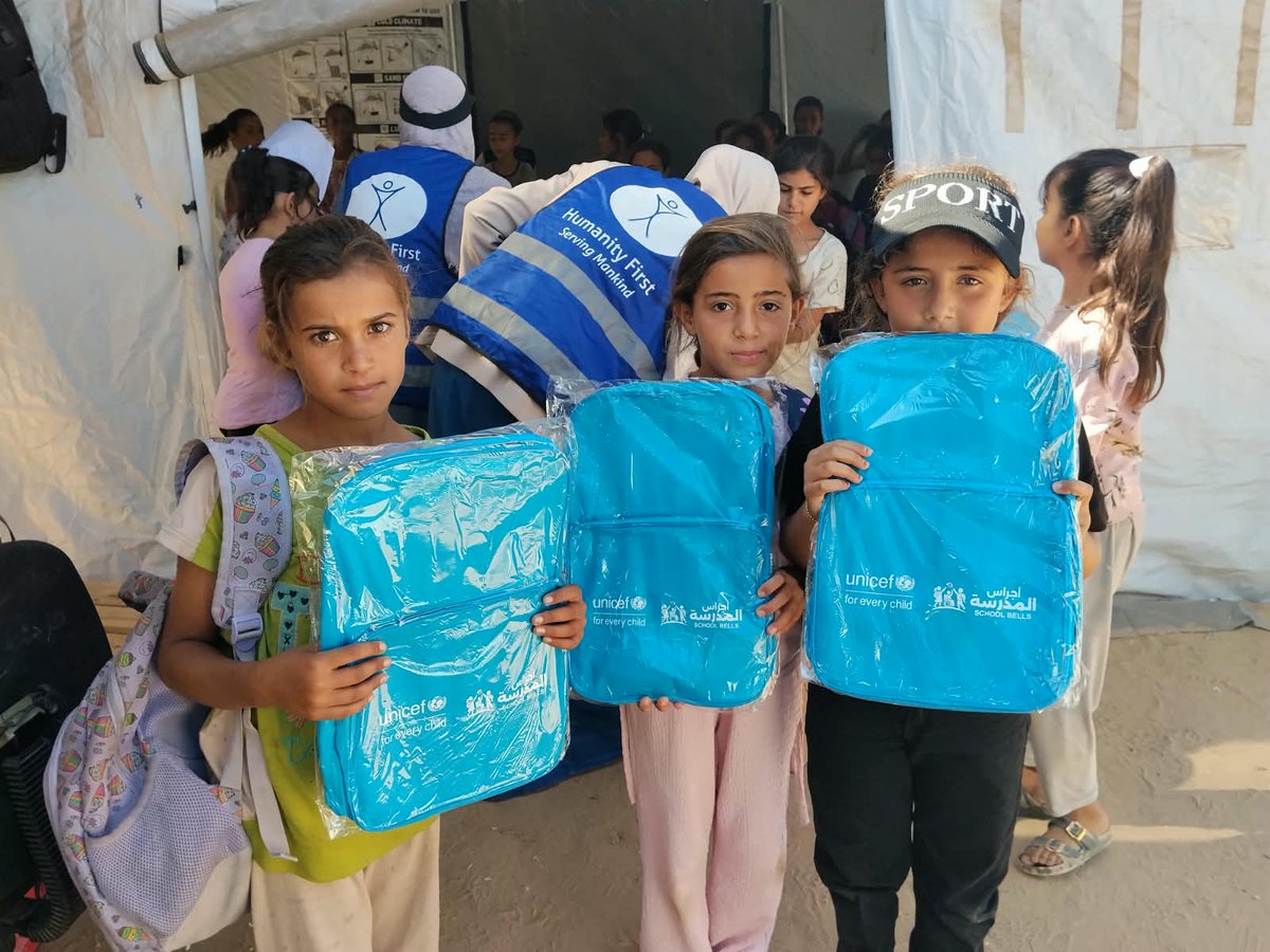HumanityFirstUK's tweet photo. In partnership with @UNICEF Humanity First UK has provided 1,200+ school kits to children across #Gaza.

A small but important source of support for children facing incredibly difficult circumstances.

Help them today: https://t.co/2ZoVeK5hfR https://t.co/gyOOEJ7prH