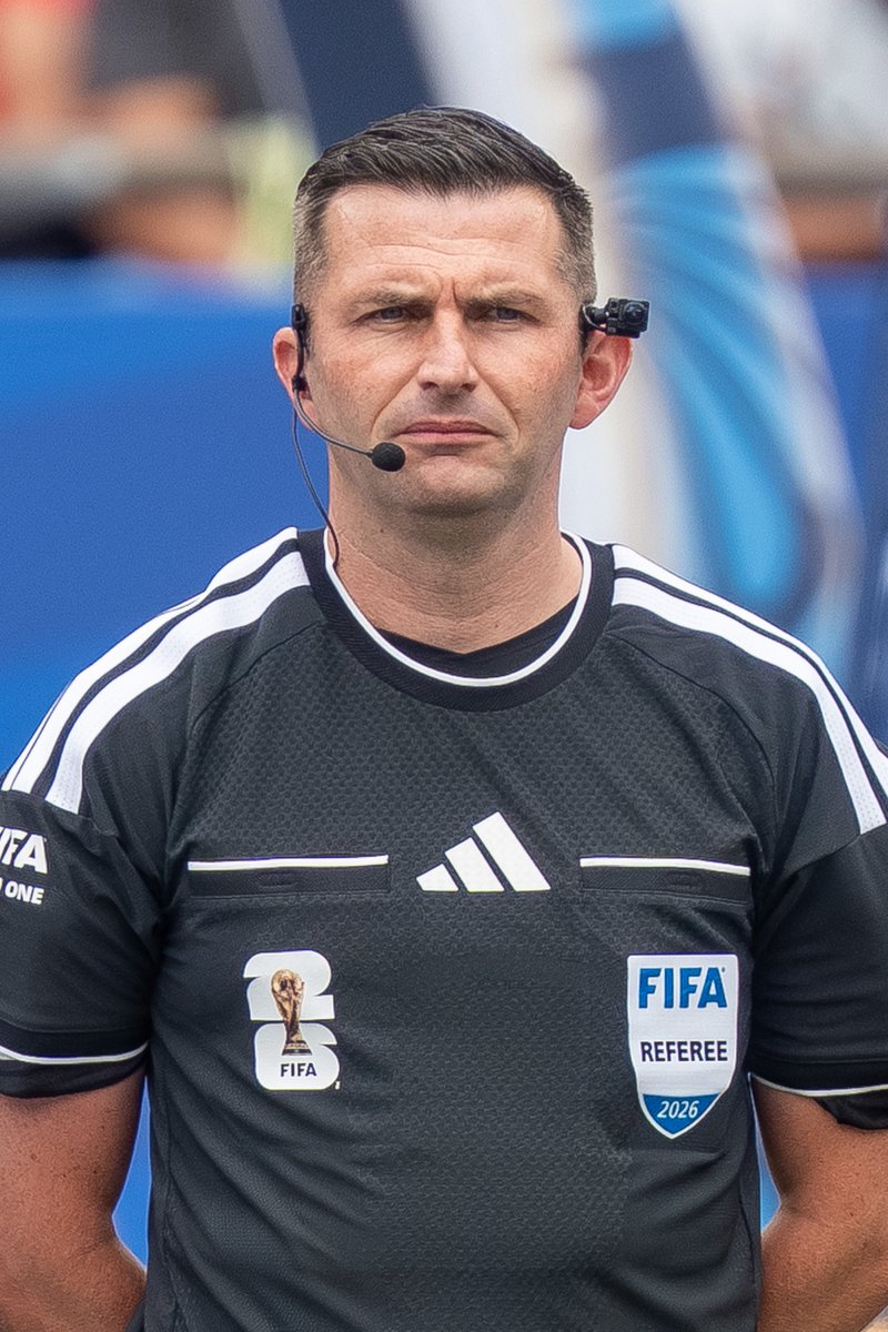topskillsportuk's tweet photo. 🚨🇦🇪 Michael Oliver’s 2023 trip to the UAE Pro League is back in the spotlight.

Oliver took charge of Sharjah against Al Ain in Abu Dhabi in September 2023. 

Darren England, Dan Cook and Stuart Burt were on the same English team of officials. 

PGMOL and the Premier League approved the one-off.

A claim now circulating says Oliver was paid £20,000 for that single match.

That fee has not been publicly confirmed.

— Sharjah 2-3 Al Ain
— Oliver on the whistle
— England, Cook and Burt alongside him
— Trip approved, fee still alleged

Former PGMOL chief Keith Hackett has defended Oliver’s integrity and said the governing body would have signed the trip off at the time.