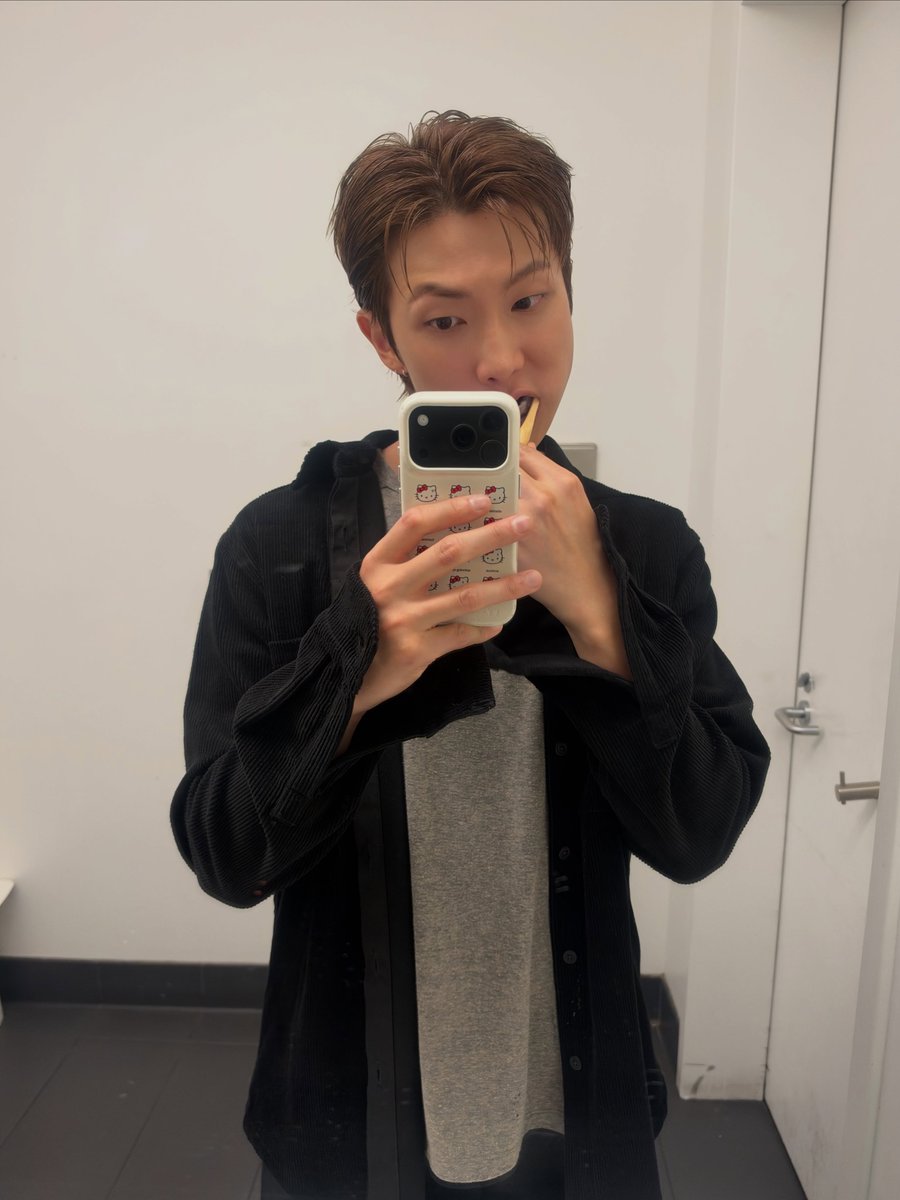 DeanEverAfter's tweet photo. Namjoon and the boyfriend selfies 🥰💌 The series continues 😂👀 https://t.co/dSAjR1Q3nf