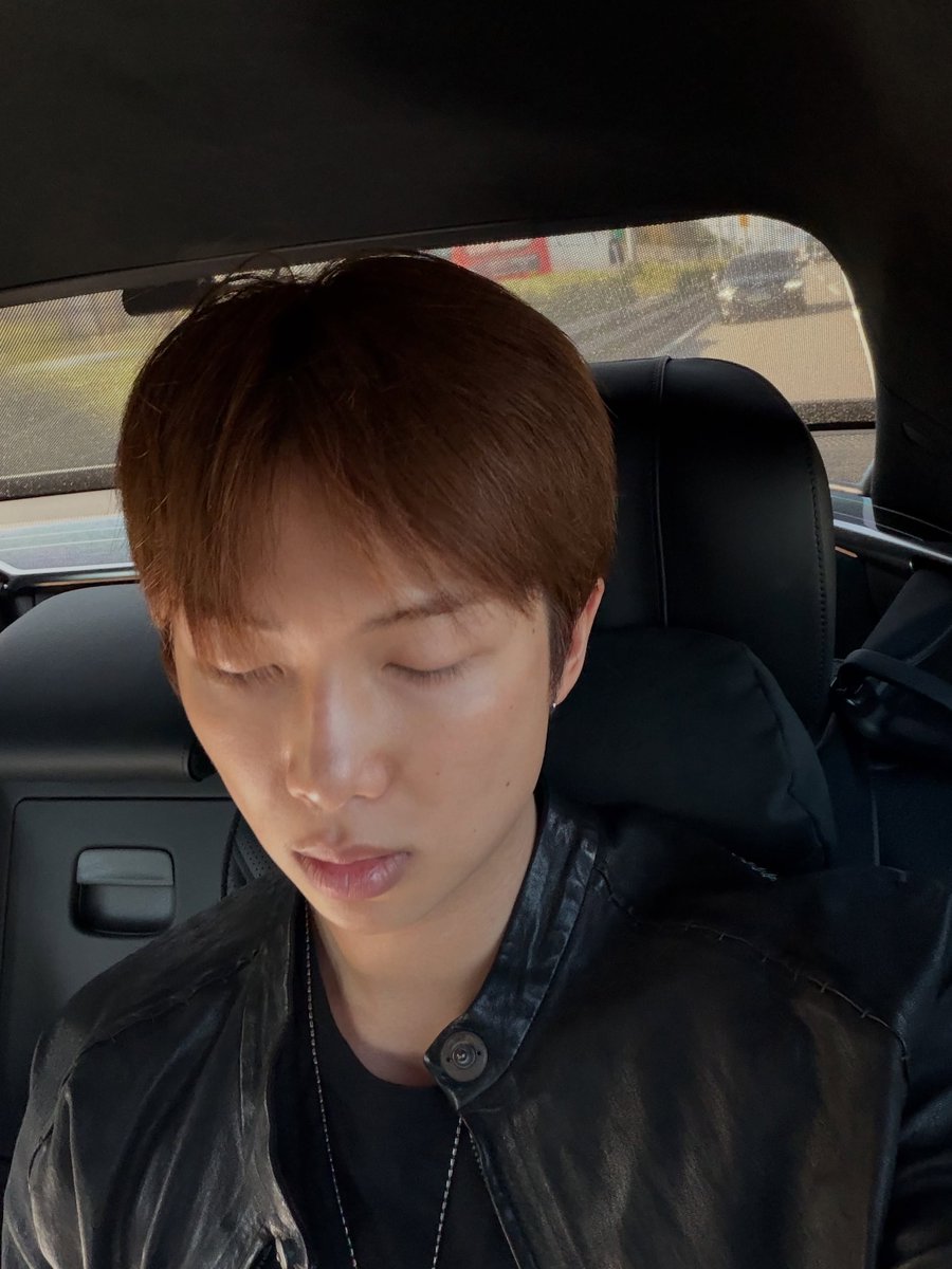 DeanEverAfter's tweet photo. Namjoon and the boyfriend selfies 🥰💌 The series continues 😂👀 https://t.co/dSAjR1Q3nf