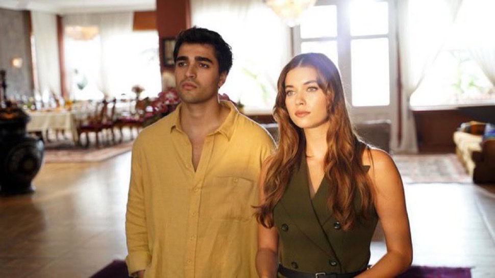 TvDunyasii's tweet photo. Afra Saraçoğlu ve Mert Ramazan Demir’in başrollerini paylaştığı #YalıÇapkını dizisi, Portekiz’de yayın yapan Star Life kanalında yayınlanacak. https://t.co/1xLekM0cnk