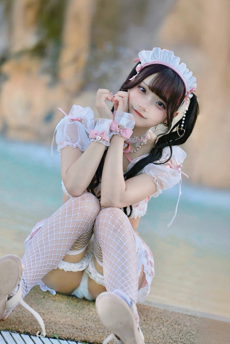 w_rena_'s tweet photo. 専属メイドにどうですか？♡ https://t.co/SuJQ8tI6Ih