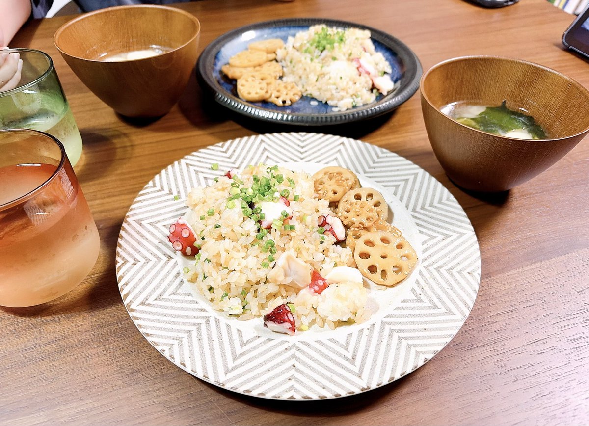 saba_tete's tweet photo. 今日の飯！まぜタコ飯と蓮根のきんぴら https://t.co/Ui3Tpo8Xc6