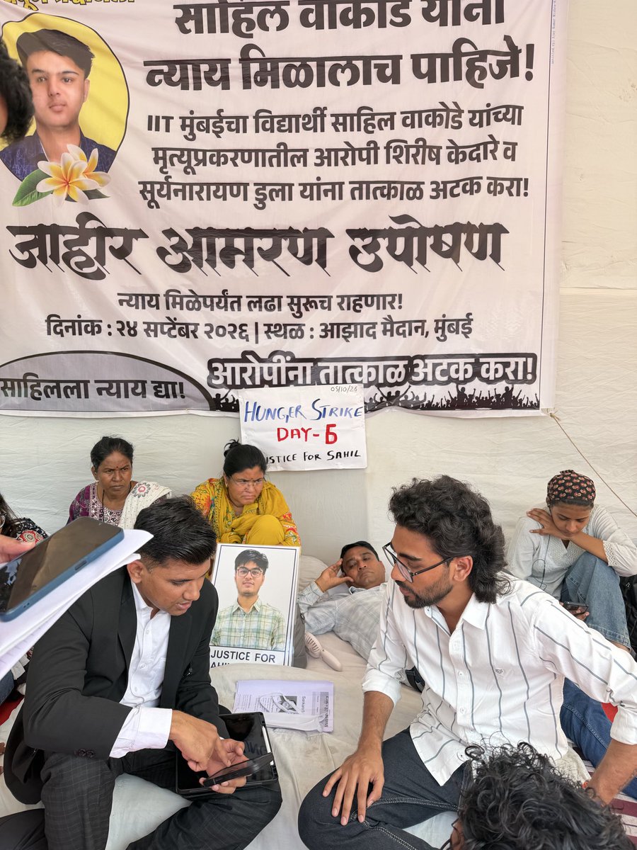 kafkasbluebug's tweet photo. Sahil’s parent’s hunger strike continues. again, not even 10 people. please show up for them. https://t.co/bcvRhJEibU