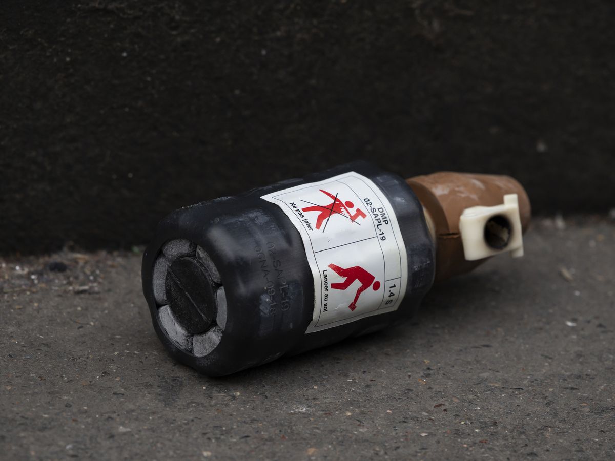 CerfiaFR's tweet photo. 🚨🇫🇷 FLASH | Un lycéen de 15 ans a perdu sa main, arrachée à Lens après qu’une grenade de désencerclement a explosé dans sa main gauche. Elle avait été lancée par un CRS et le lycéen l’avait ramassée. https://t.co/zcfZscVQM6