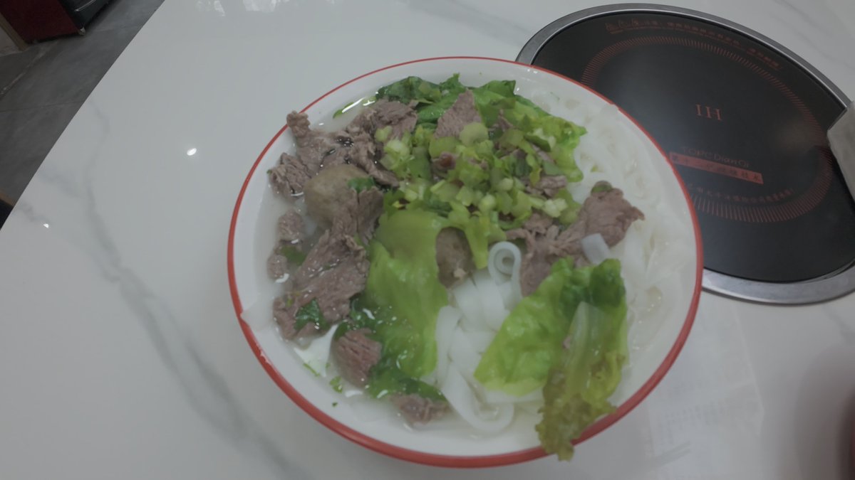 Vlee019's tweet photo. @AlanShao111 如果你不吃牛肉粿条，那你将错过一道美味 https://t.co/654SXVhf6u