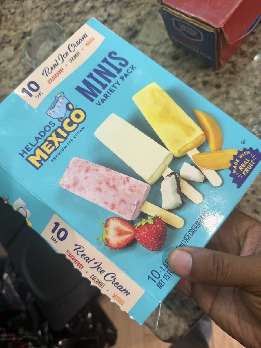 Daddyface908's tweet photo. @helados what happened to my coconut. Yall gave me all strawberry and mango https://t.co/YRy0T7Y9B3