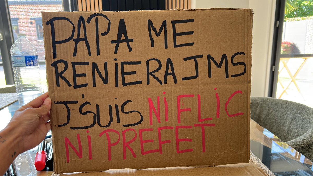 slzsn_'s tweet photo. merci j’en ai f une pancarte https://t.co/NeSqmjndFe