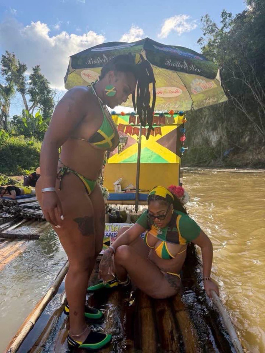 daniellejen85's tweet photo. A beautiful morning to tell you’ll that I am from Jamaica 🇯🇲 ✨

Few days to my birthday 🎉 
#jamaicaladies #truck_drivers #floridacumdump #GodMorning‌Monday https://t.co/akbNg771m1