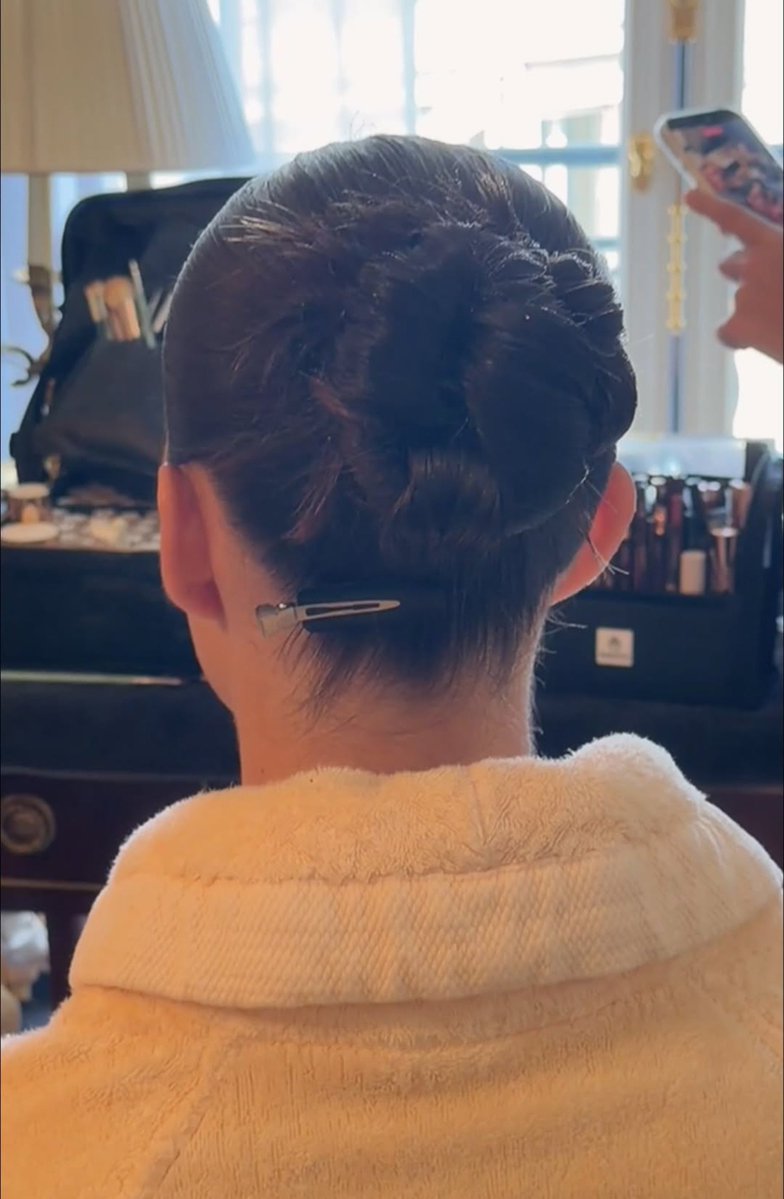 Isabelhpics's tweet photo. Isabel's hairstyle https://t.co/Niec2He5fN