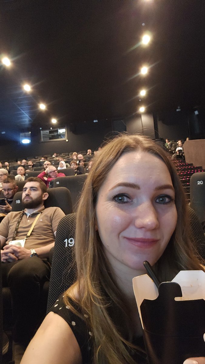 sKriemhild's tweet photo. Next full room at Timo Salms lunch break session on SpringAI
@Devoxx @SpringAICentral @salmto https://t.co/cWc1sah3oI