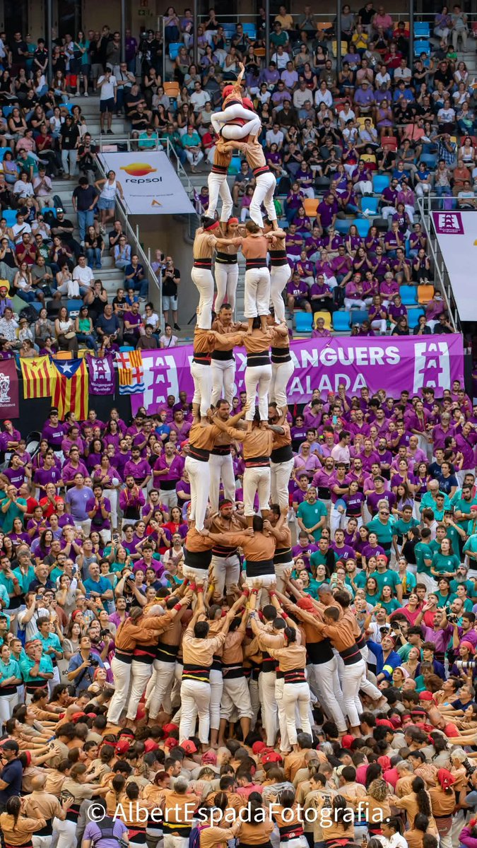 xiquets's tweet photo. Doncs res Colla, que tot és màgic amb vosaltres💫

Demà hi tornem, que això no ha sigut una flor d’estiu!

#castells #xiquetsdereus https://t.co/iCmg96sghB