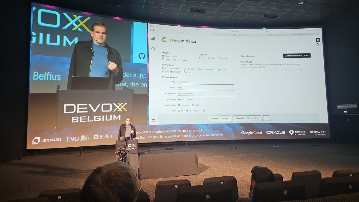 sKriemhild's tweet photo. Next full room at Timo Salms lunch break session on SpringAI
@Devoxx @SpringAICentral @salmto https://t.co/cWc1sah3oI
