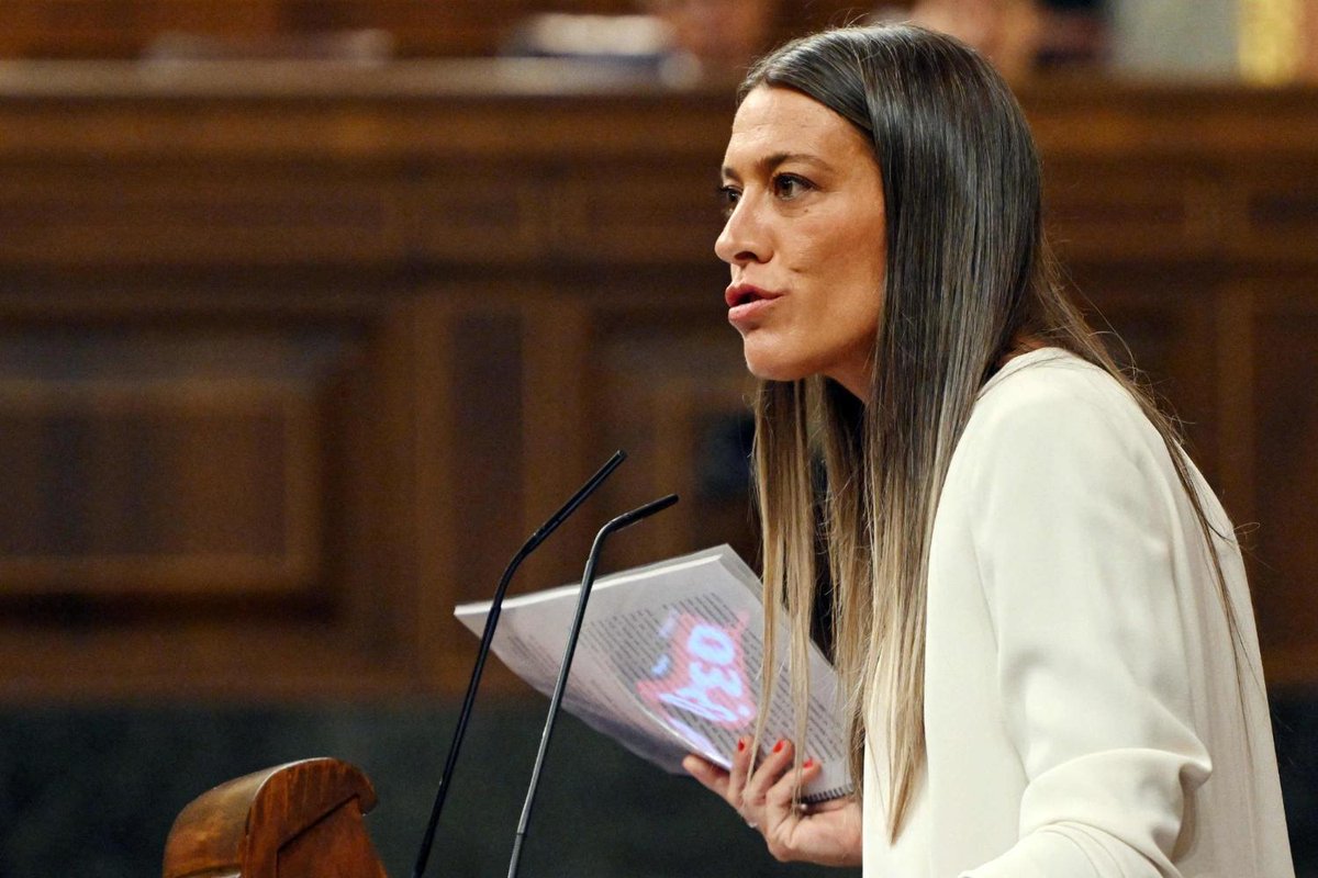 elmundoes's tweet photo. Junts acusa a Sánchez de "utilizar el dolor de la gente" y adelantar elecciones para "tapar la corrupción que lo rodea" https://t.co/GRjljNts2c https://t.co/6DeZ1nTNfC