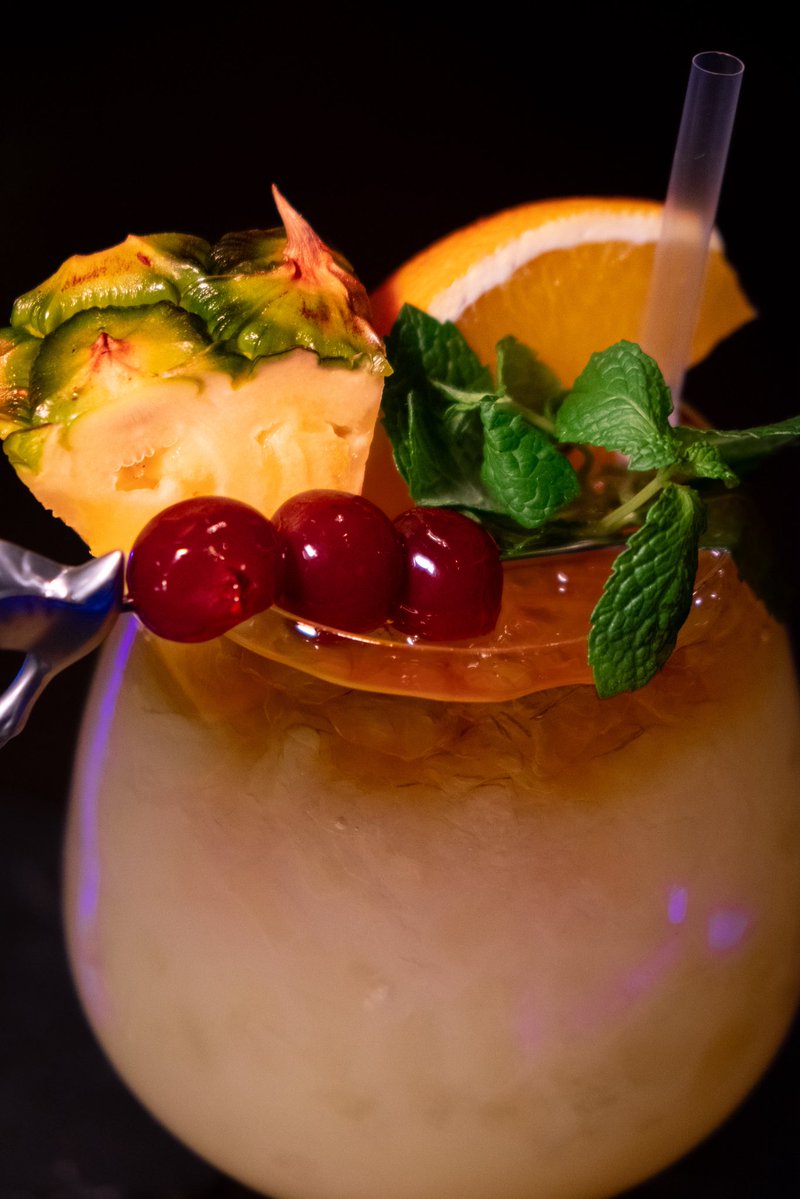 R2SupperClub's tweet photo. 南国気分を楽しむならマイタイ🌴🍹
ラムの深い味わいに爽やかな柑橘と甘さをプラス。R2でトロピカルな一杯を楽しんで✨

#R2SupperClub #マイタイ #カクテル https://t.co/uOxbp9Ctg8
