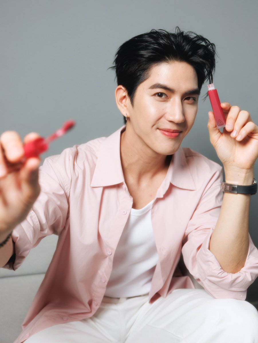 seatawinanfc's tweet photo. เติมหวานกันครับ 🍰 ❤️✨
ผมใช้สี cool affair กับ deep passion นะครับ
@3cethailand_official

#seatаwinan
#VELVETSTRAWBERRY
#VELVETLIPTINTPLUSH
#3CETH https://t.co/3GQOMifmvJ