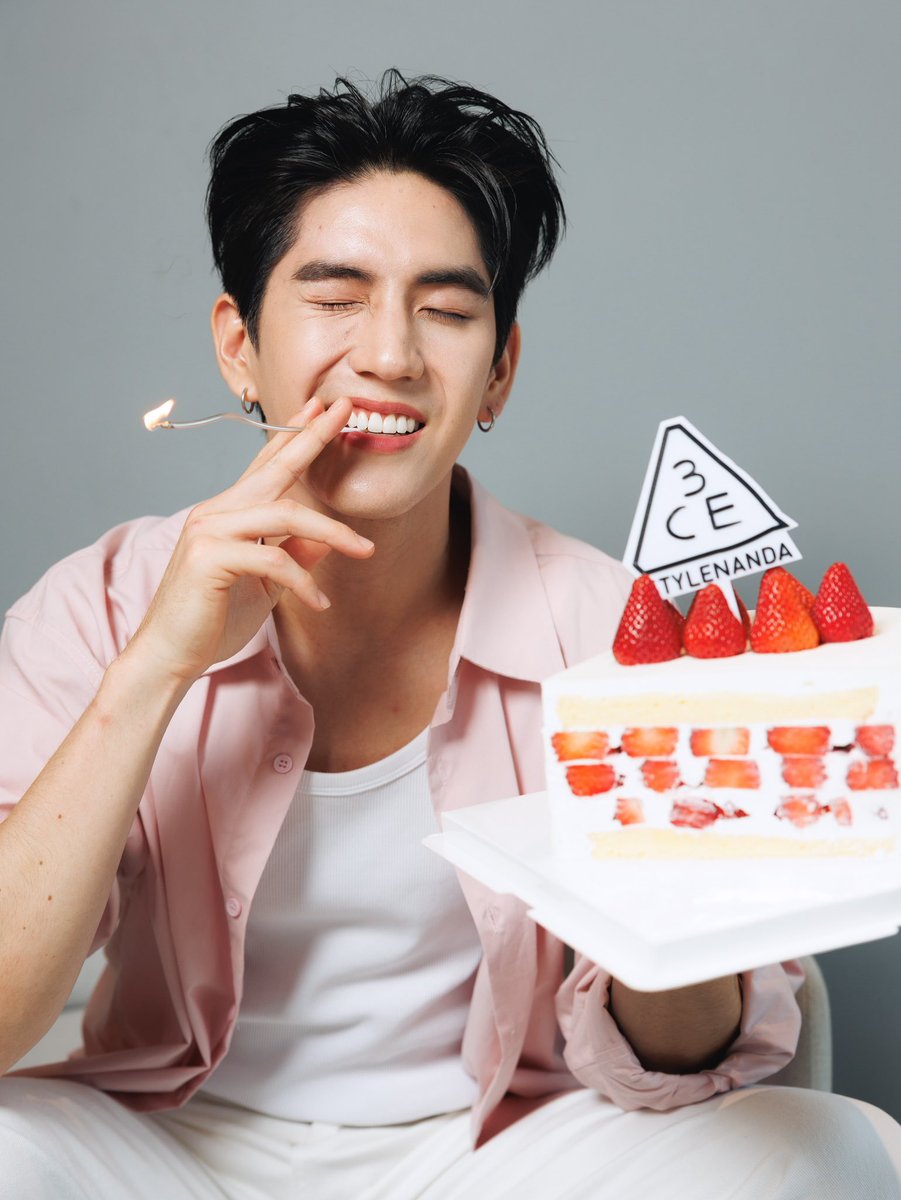 seatawinanfc's tweet photo. เติมหวานกันครับ 🍰 ❤️✨
ผมใช้สี cool affair กับ deep passion นะครับ
@3cethailand_official

#seatаwinan
#VELVETSTRAWBERRY
#VELVETLIPTINTPLUSH
#3CETH https://t.co/3GQOMifmvJ