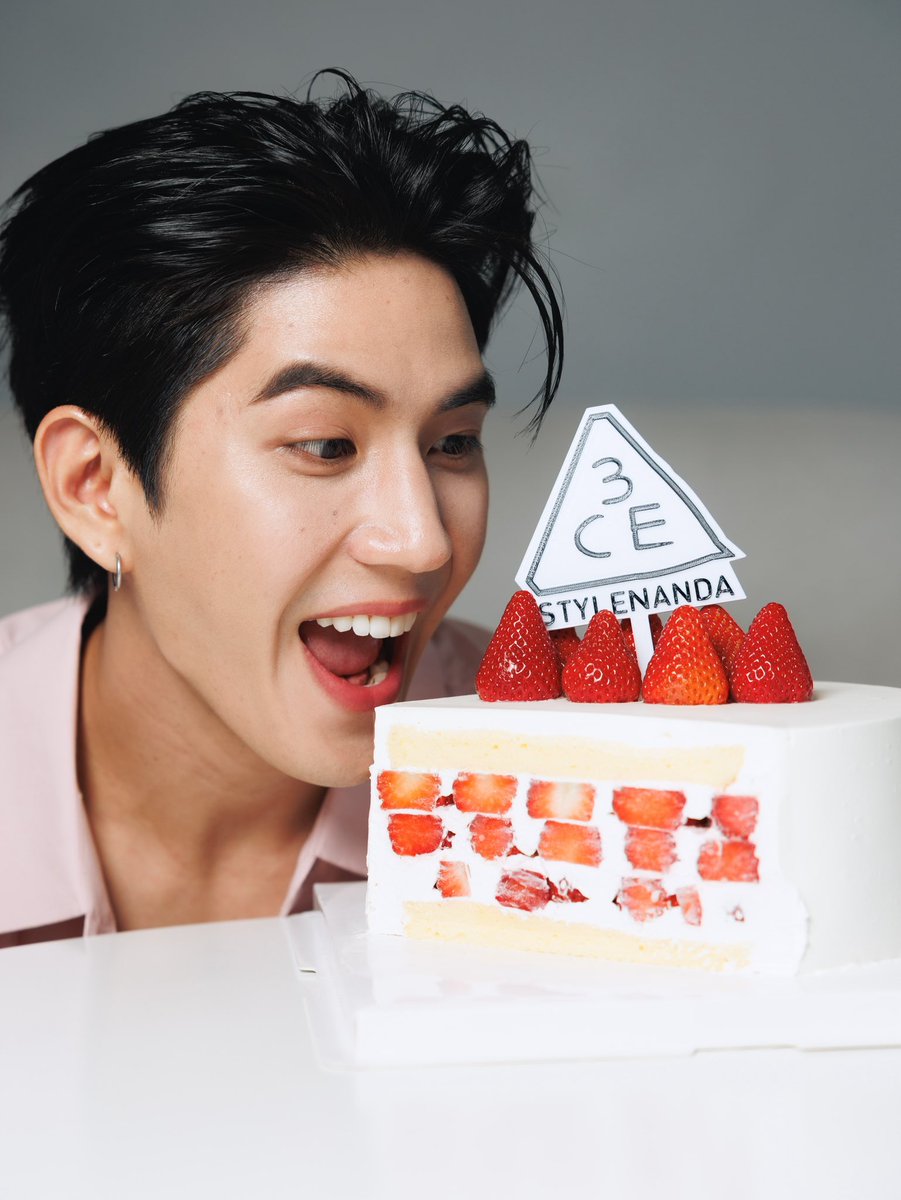 seatawinanfc's tweet photo. เติมหวานกันครับ 🍰 ❤️✨
ผมใช้สี cool affair กับ deep passion นะครับ
@3cethailand_official

#seatаwinan
#VELVETSTRAWBERRY
#VELVETLIPTINTPLUSH
#3CETH https://t.co/3GQOMifmvJ