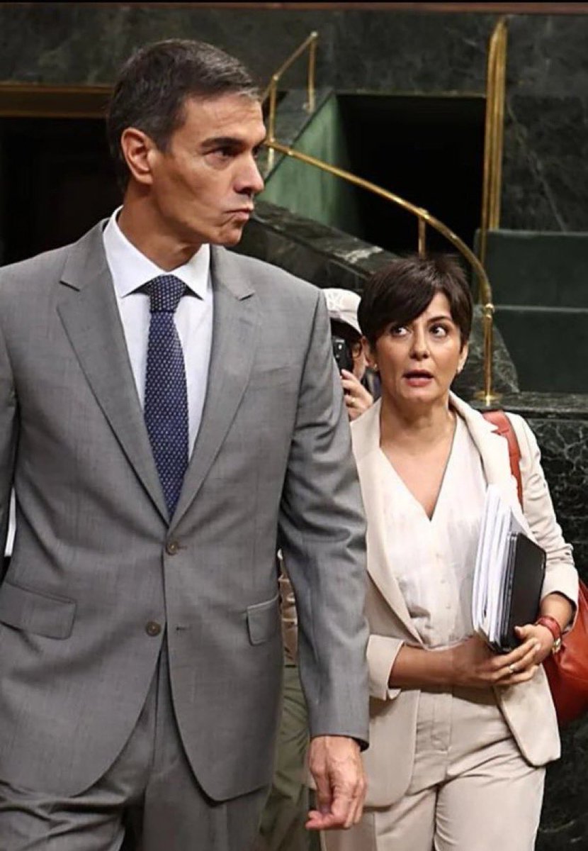 fatimamartinez's tweet photo. La gente en vez de estar contenta por las elecciones está aterrada de los movimientos chuscos que pueda hacer Sánchez. 
Que si mete a “los Nietos” porque están en el censo de Agosto que es el de referencia, que si va a aprobar los RD tumbados, que si pucherazo. 
Nadie se fía. https://t.co/6iEgRyu3Bl