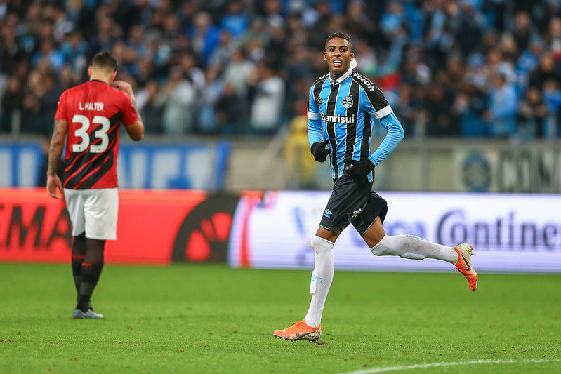buckysxo's tweet photo. 🚨 FIM DE JOGO EM PORTO ALEGRE

Grêmio 2-0 Athletico Paranaense 

O jogo da volta é daqui 3 semanas, na Arena da Baixada, Furacão precisa de um milagre para conseguir a classificação https://t.co/fpvZCqVCBk