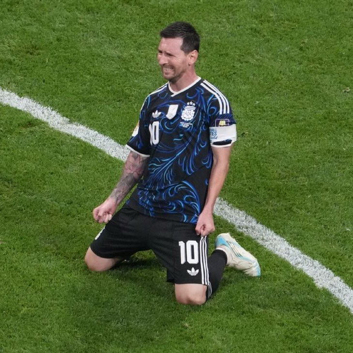 TouchlineX's tweet photo. 🚨 𝗕𝗥𝗘𝗔𝗞𝗜𝗡𝗚: Lionel Messi’s final match for Argentina is being overshadowed by controversy. 🇦🇷

Burkina Faso’s senior team reportedly refused to travel after being booked on an economy flight, forcing their U23 side to step in.

Now Benin are complaining too: economy travel that reportedly left members of the delegation sick, run-down accommodation, no proper weights room, no hot water on one floor and even a broken sauna.

The controversy comes amid claims that AFA is choosing smaller African federations because their match fees are minimal, allowing Argentina to maximise its own revenues.

Benin’s question:

“For Messi's last great appearance, who is pocketing all the money?”