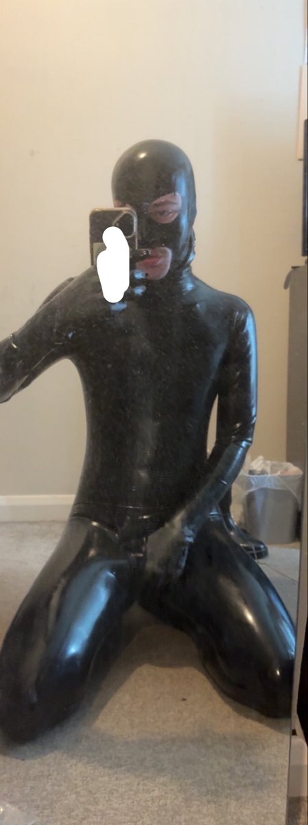 twink_liam6's tweet photo. Look what finally arrived 
#latextwink #mlm #master #chudai https://t.co/SqElM5D3Fd