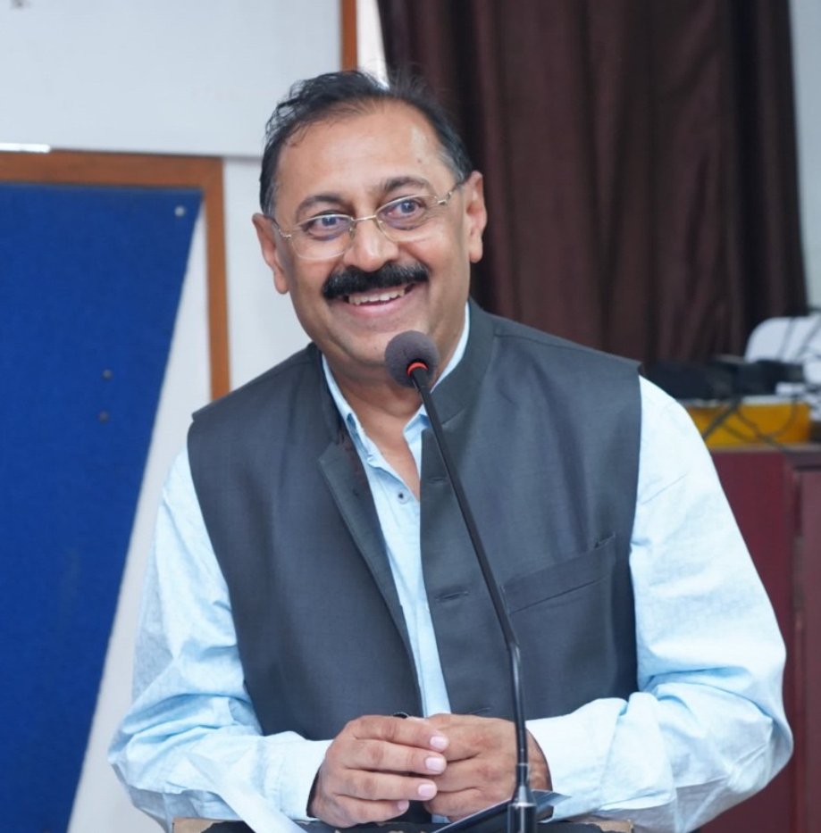 ETAuto's tweet photo. 🚌Olectra Greentech appoints K C Vora as VP for innovation and strategic partnerships
Read at:
https://t.co/r7NkLRsjf3
@OlectraOfficial
#Olectra #OlectraGreentech #KCVora #Newappointment #ETAuto https://t.co/uhlZIkLul5